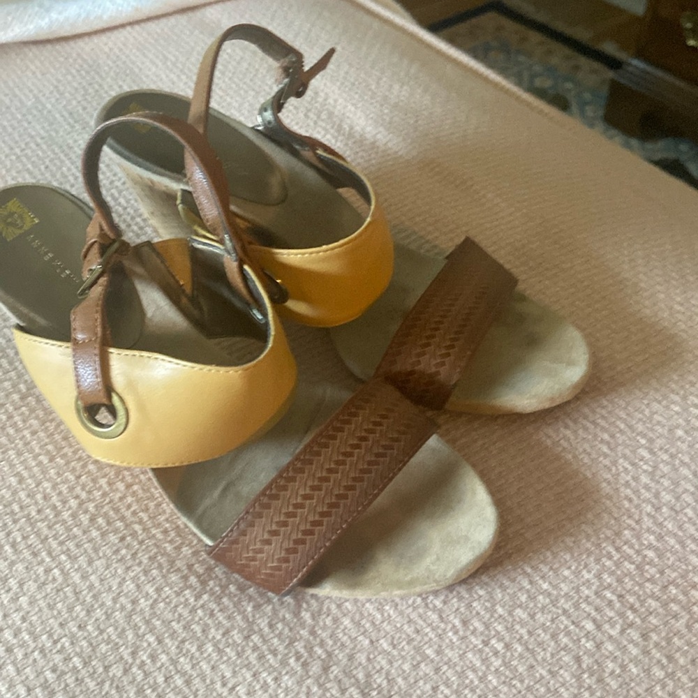 Yellow/ tan sandals